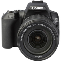 Canon EOS 250D + EF-S 18-135 mm IS STM - Autre vue de face