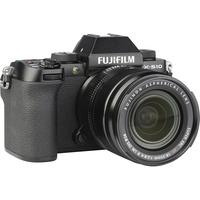 Fujifilm X-S10 + Fujinon XF 18-55 mm R LM OIS - Vue de 3/4 vers la droite