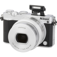 Nikon 1 J5 + 1 Nikkor VR 10-30 mm ED IF PD-Zoom
- Vue principale