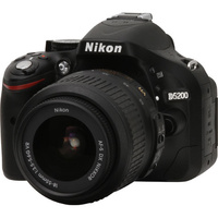 Nikon D5200 + AF-S DX 18-55 mm G VR