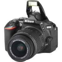 Nikon D5500 + AF-S DX Nikkor 18-55 mm G VR II
- Vue principale