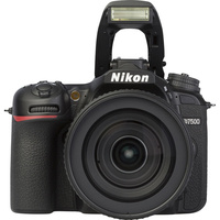 Nikon D7500 + AF-S DX Nikkor 16–80 mm E ED VR - Vue de face