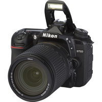 Nikon D7500 + AF-S DX Nikkor 18-140 mm G ED VR