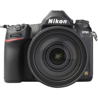 Nikon D780 + AF-S Nikkor 24-120 mm G ED VR - Vue de face