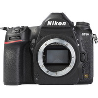 Nikon D780 + AF-S Nikkor 24-120 mm G ED VR - Vue de face sans objectif