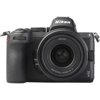 Nikon Z5 + Nikkor Z 24-50 mm - Vue de face