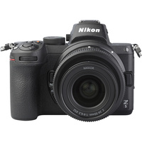 Nikon Z5 + Nikkor Z 24-50 mm - Autre vue de face
