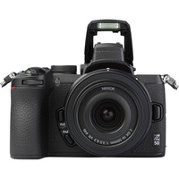Nikon Z50 + Nikkor Z DX 16-50 mm VR - Vue de face avec le flash