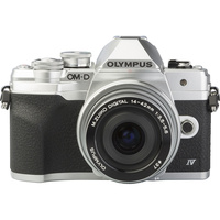 Olympus OM-D E-M10 Mark IV + M. Zuiko Digital 14-42 mm EZ ED MSC - Autre vue de face