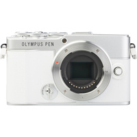Olympus Pen E-P7 + M.Zuiko Digital ED 14‑42 mm EZ - Vue de face sans objectif