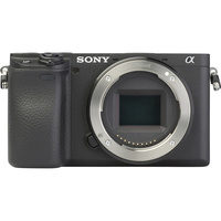 Sony ILCE-6400 + E 16-50 mm PZ OSS SELP1650 - Vue de face sans objectif