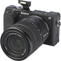 Sony ILCE-6400 + E 18-135 mm OSS SEL18135 - Vue principale