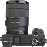 Sony ILCE-6400 + E 18-135 mm OSS SEL18135 - Vue du dessus