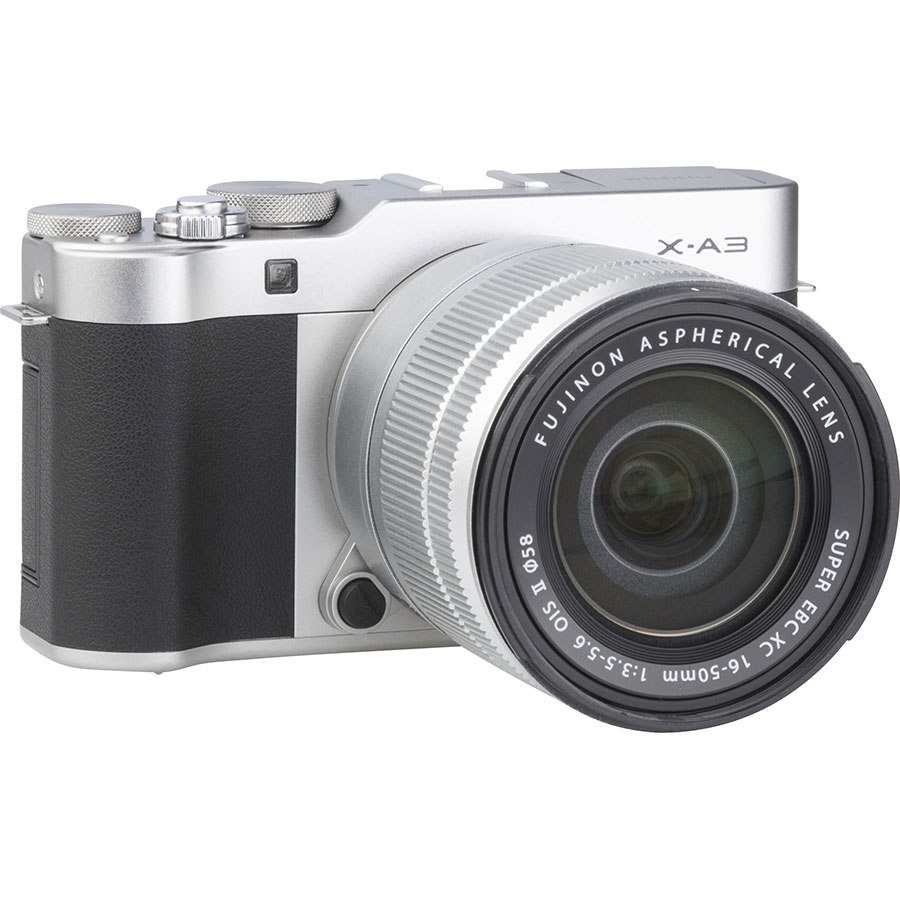 Fujifilm X-A3 + Fujinon Super EBC XC 16-50 mm OIS II - Vue de 3/4 vers la droite