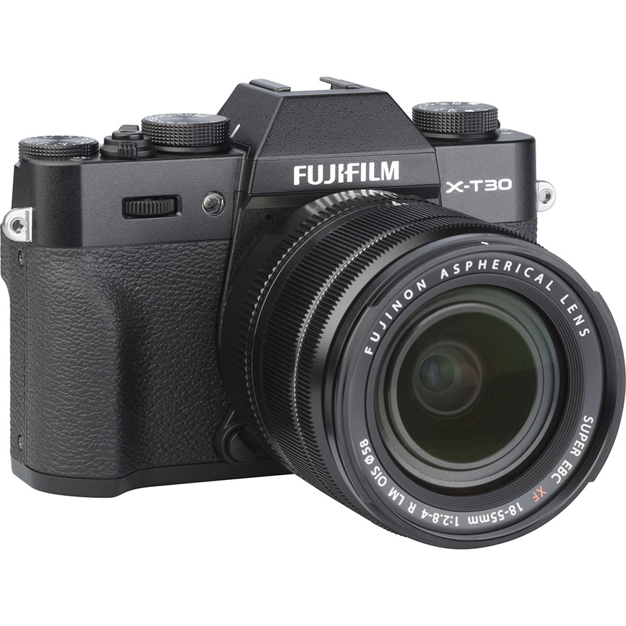 Fujifilm X-T30 + Fujinon Super EBC XF 18-55 mm R LM OIS - Vue de 3/4 vers la droite