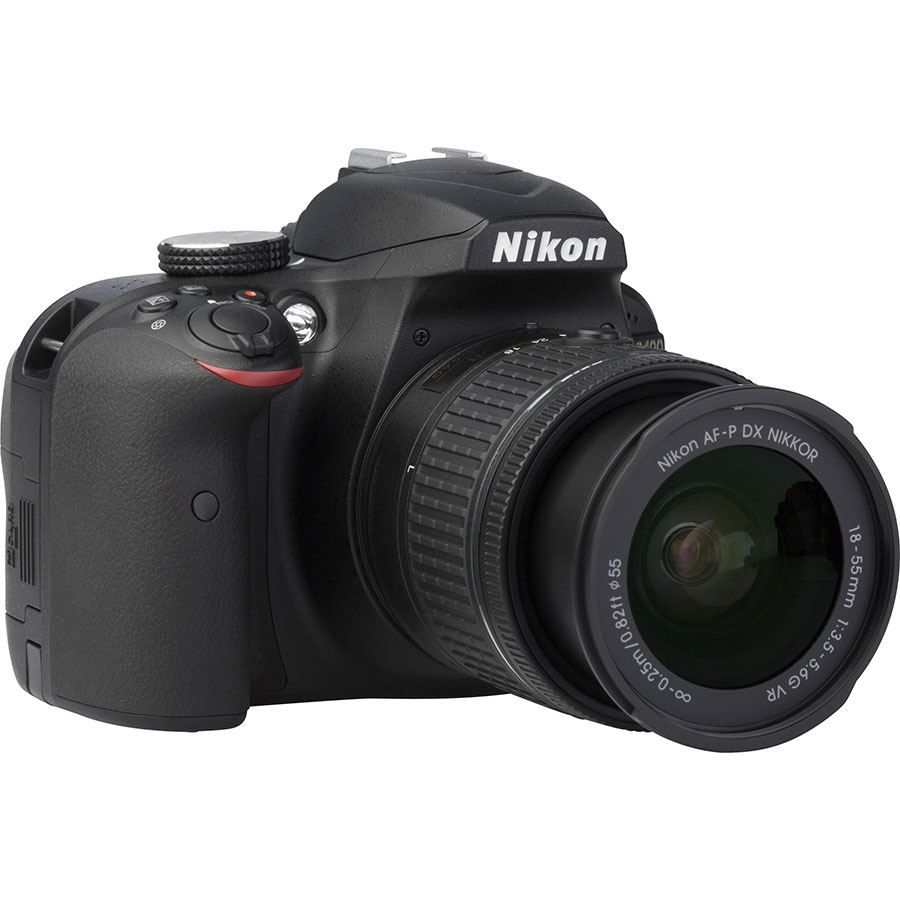 Nikon D3400 + AF-P DX Nikkor 18-55 mm G VR - Vue de 3/4 vers la droite
