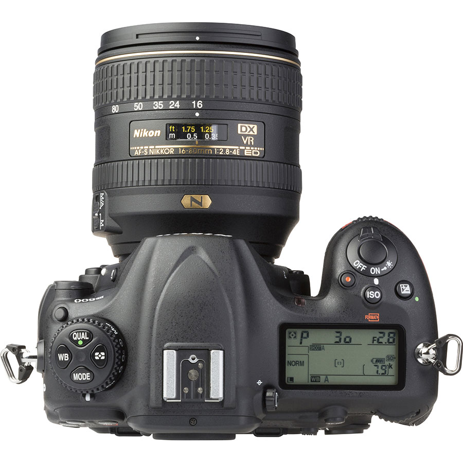 Nikon D500 + AF-S DX Nikkor 16-80 mm E ED VR - Vue du dessus