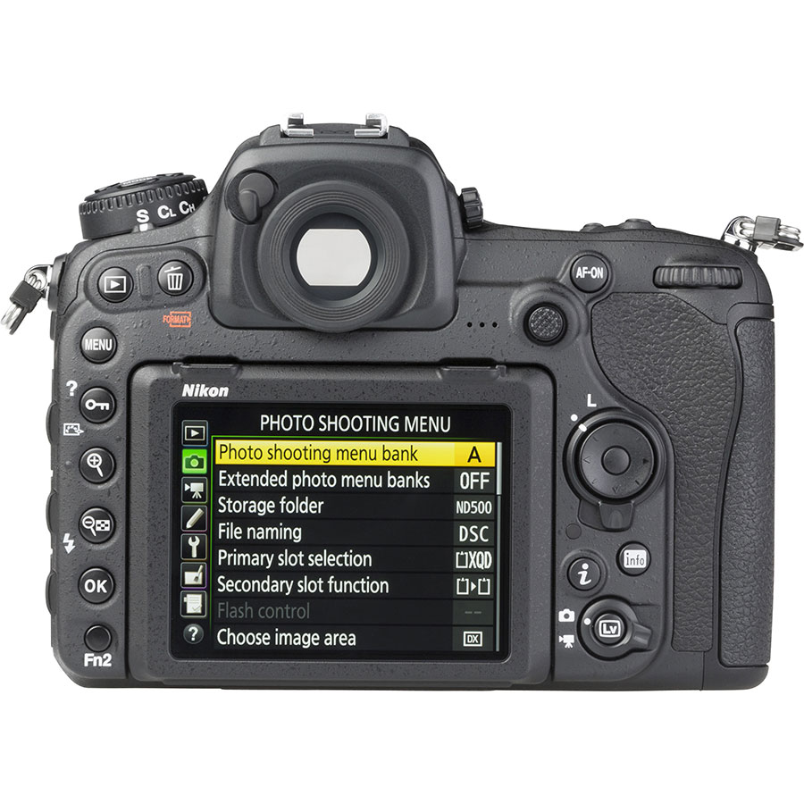 Nikon D500 + AF-S DX Nikkor 16-80 mm E ED VR - Vue de dos