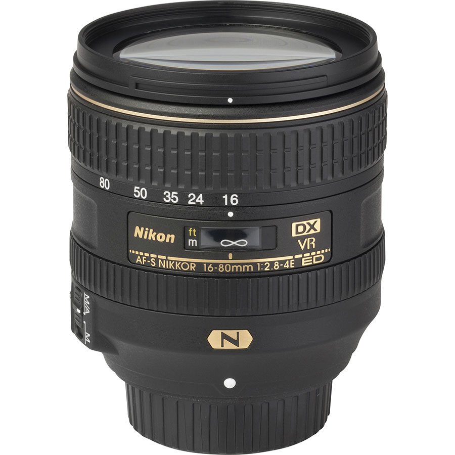 Nikon D7200 + AF-S DX Nikkor 16-80 mm E ED VR - Vue de l'objectif