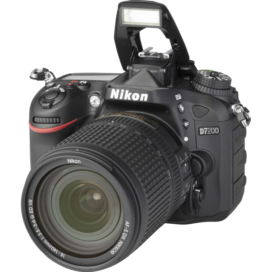 Nikon D7200 + AF-S DX Nikkor 18-140 mm G ED VR - Vue principale