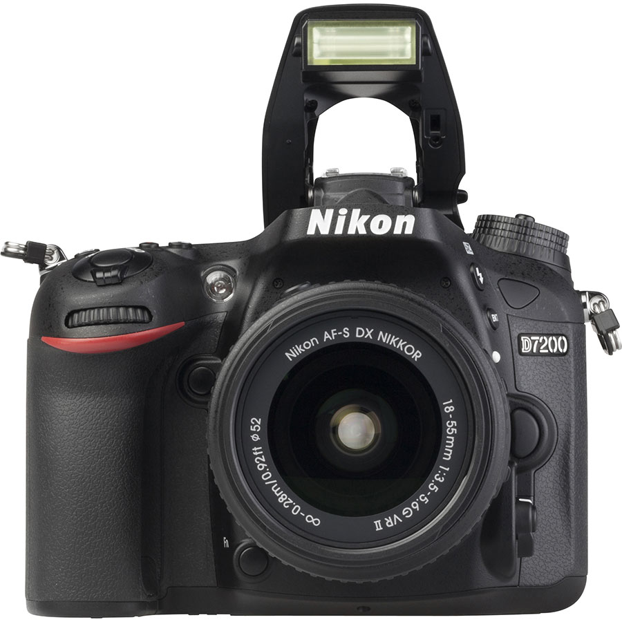 Nikon D3100 în ofertă cu 18-55 și 55-200