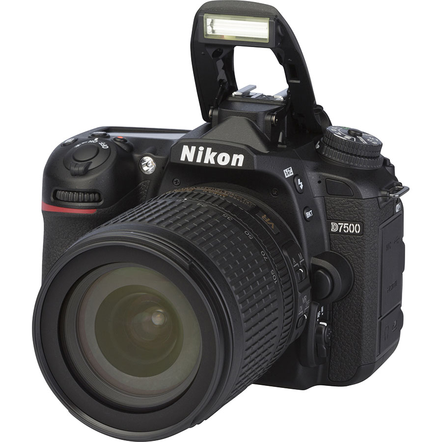Nikon D7500 + AF-S DX Nikkor 18-105 mm G ED VR - Vue principale