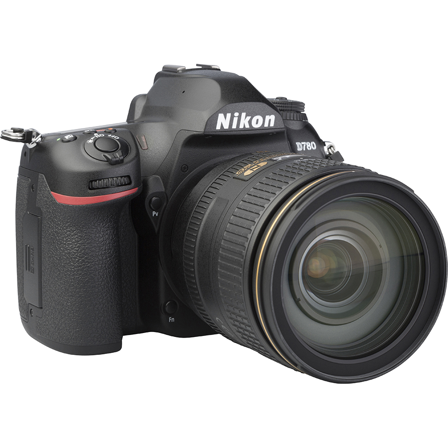 Nikon D780 + AF-S Nikkor 24-120 mm G ED VR - Vue de 3/4 vers la droite