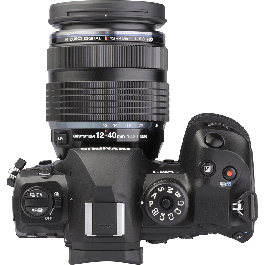 Olympus OM-1 + M.Zuiko Digital ED 12-40 mm Pro II - Vue de dessus