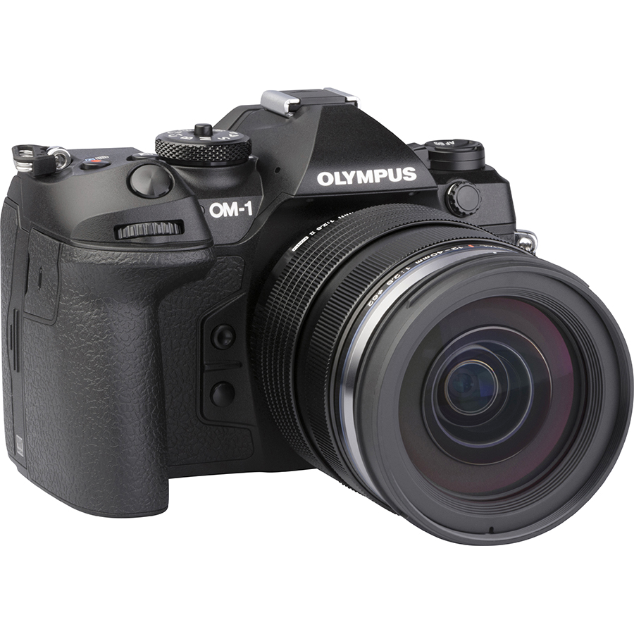 Olympus OM-1 + M.Zuiko Digital ED 12-40 mm Pro II - Vue de 3/4 vers la droite