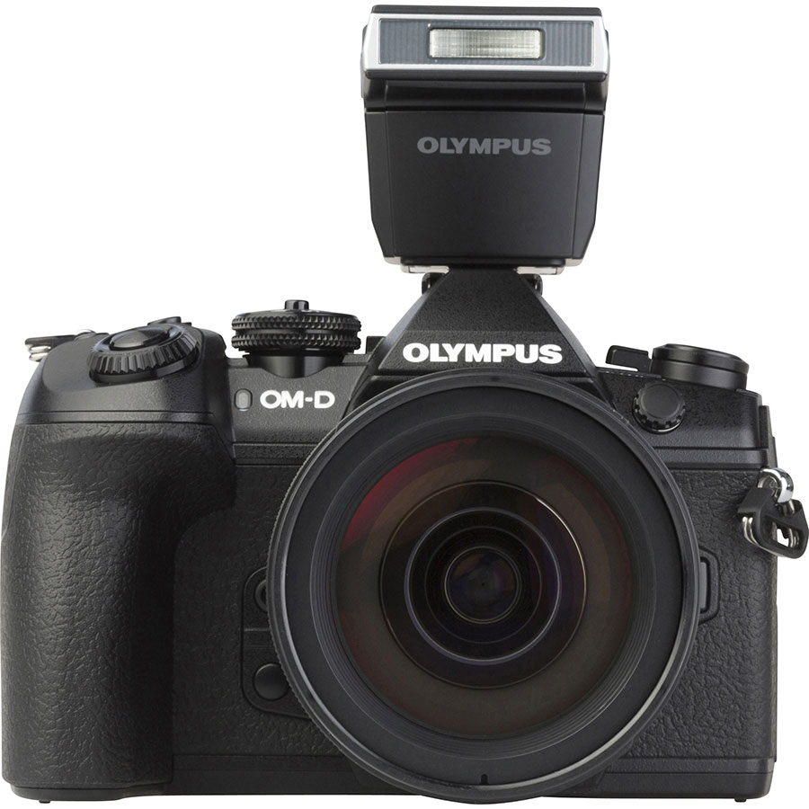 Olympus OM-D E-M1 Mark II + M. Zuiko Digital ED 12-40 mm Pro - Vue de face