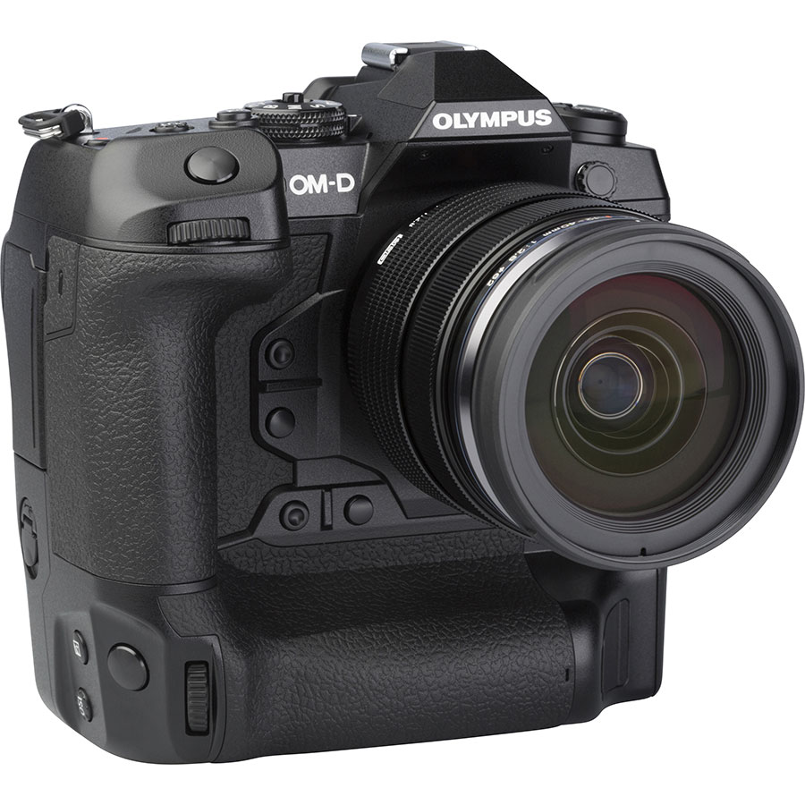 Olympus OM-D E-M1X + M.Zuiko Digital ED 12-40 mm Pro - Vue de 3/4 vers la droite
