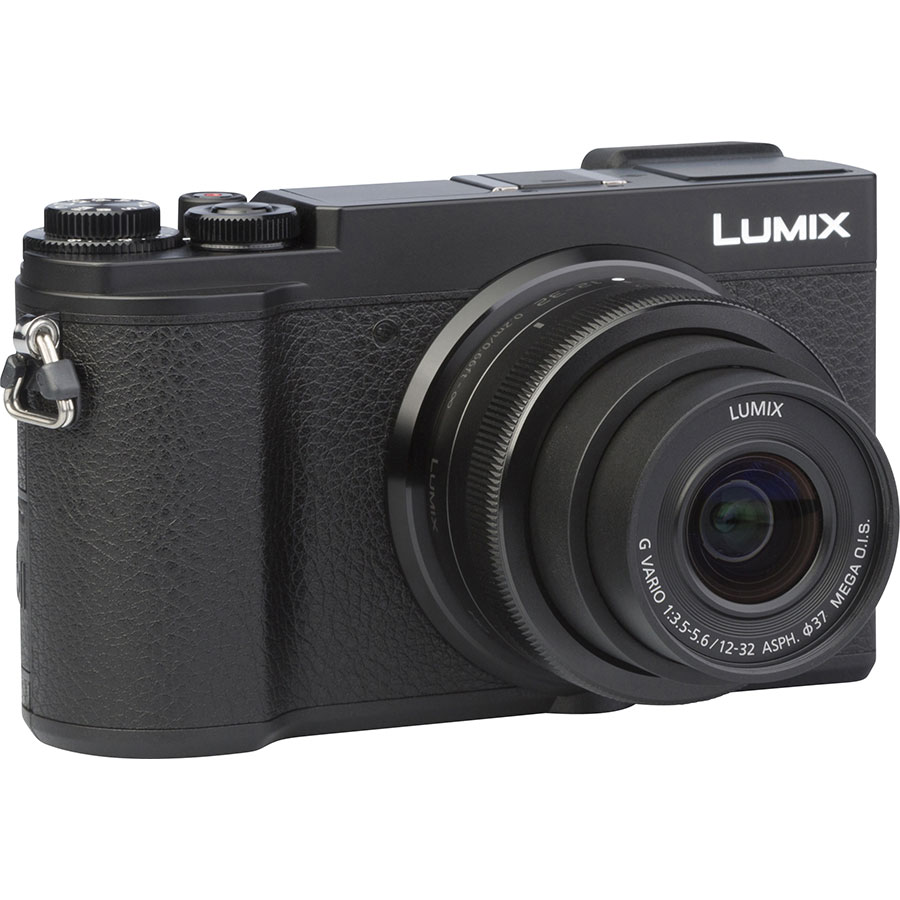 Panasonic Lumix DC-GX9 + Lumix G Vario 12-32 mm Mega OIS - Vue de 3/4 vers la droite