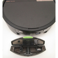 iRobot Roomba Max 705 Combo + base AutoWash X185040 - Réservoir d'eau ouvert