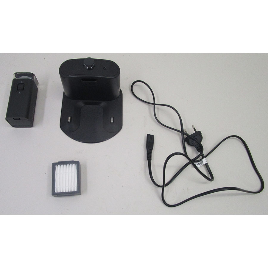 iRobot Roomba e5158 - Station de charge et accessoires fournis