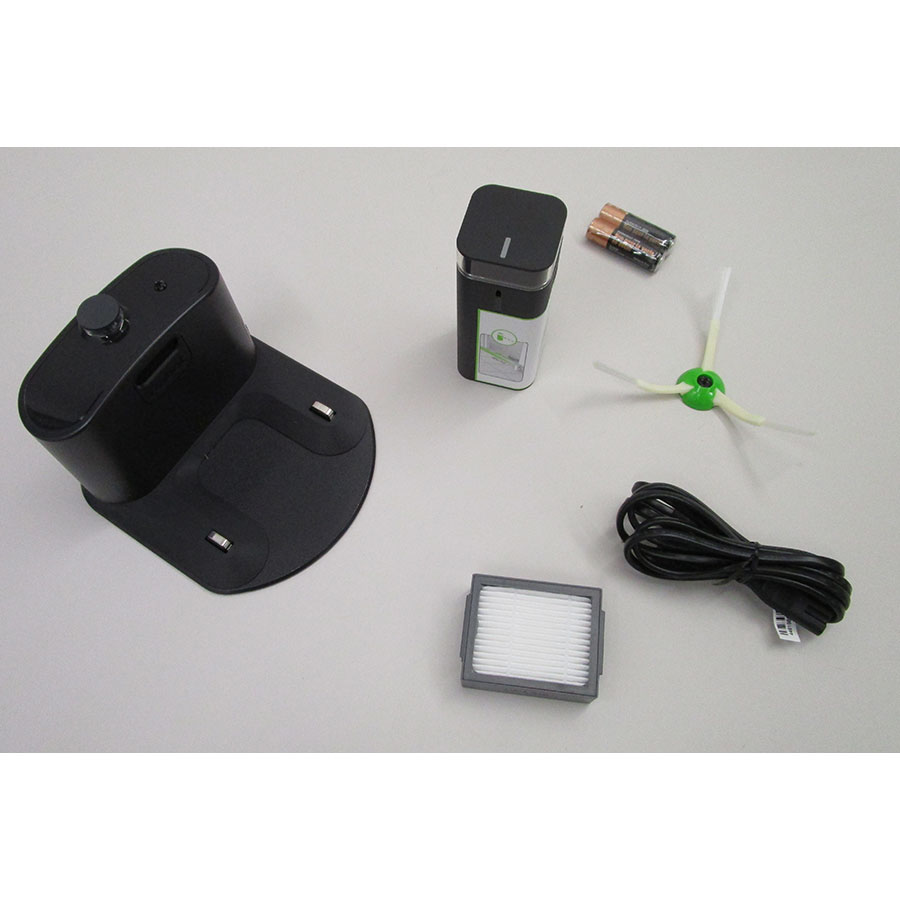 iRobot Roomba i7 i7158 - Station de charge et accessoires fournis