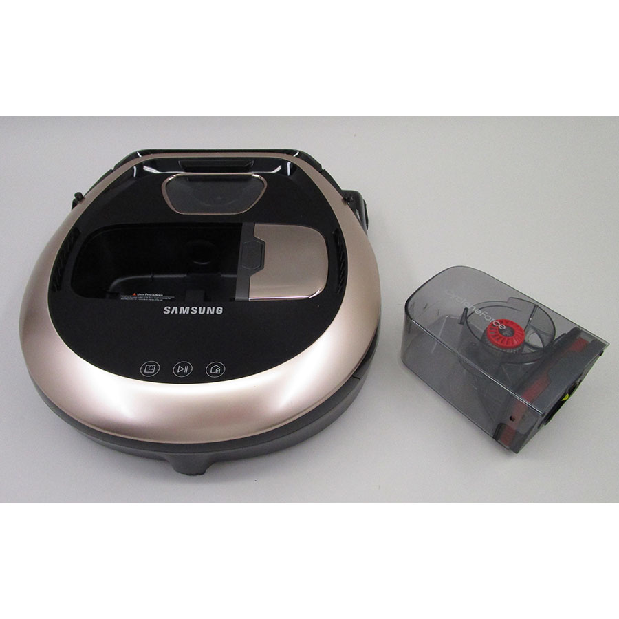 Test Samsung PowerBot SR2FM7070WD Aspirateur robot UFC Test Samsung PowerBot SR2FM7070WD Aspirateur robot UFC