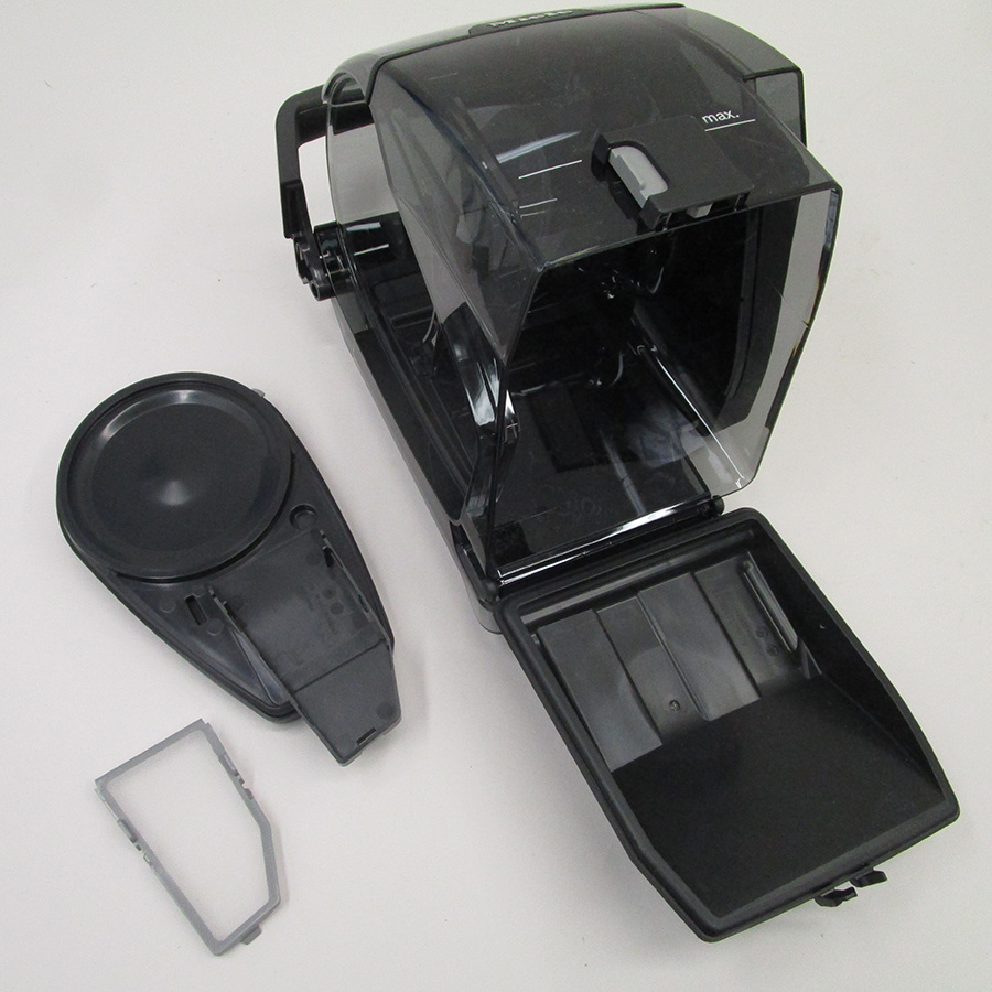 Miele Boost CX1 Parquet PowerLine SNCF0 - Réservoir à poussières avec son filtre sorti