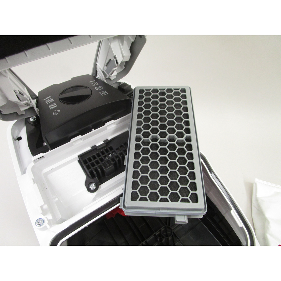 Miele Compact C2 Silence EcoLine SDRK5 - Filtre sortie moteur sorti