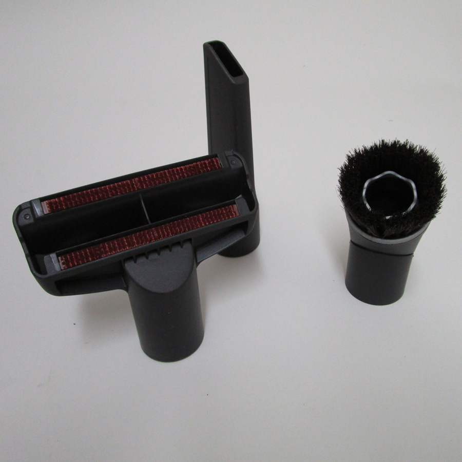 Miele Complete C3 Electro EcoLine - 3 accessoires livrés avec l'appareil : brosse à meubles, brosse textile et suceur