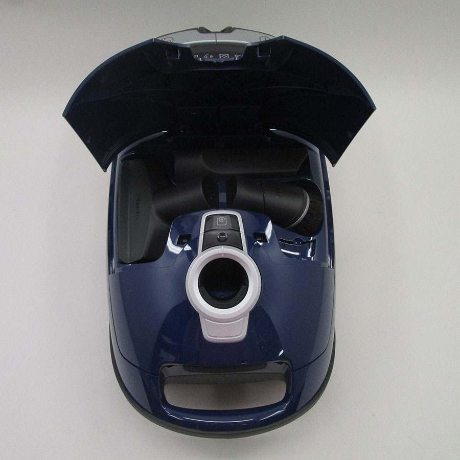 Miele Complete C3 Excellence Ecoline SGSP3 - Compartiment de rangement des accessoires