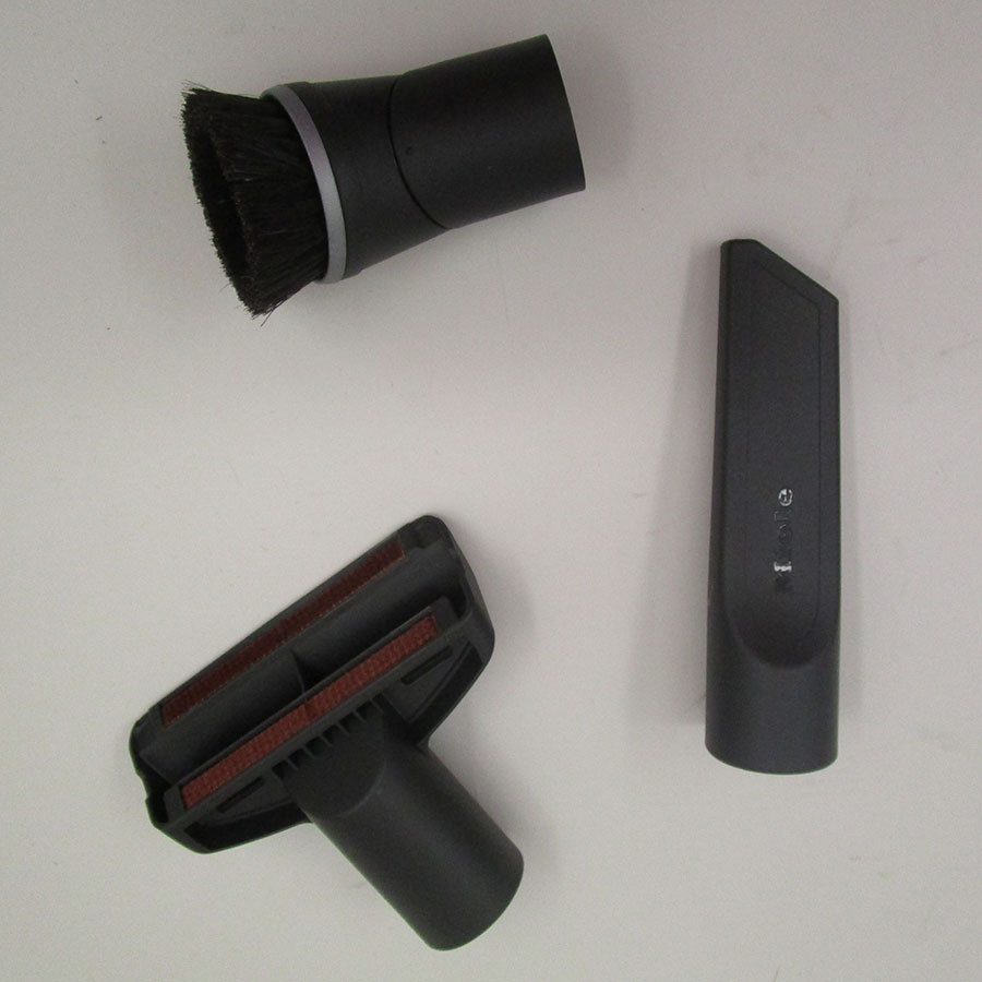 Miele Complete C3 Silence SGSK3 - 3 accessoires livrés avec l'appareil : brosse à meubles, brosse textile et suceur