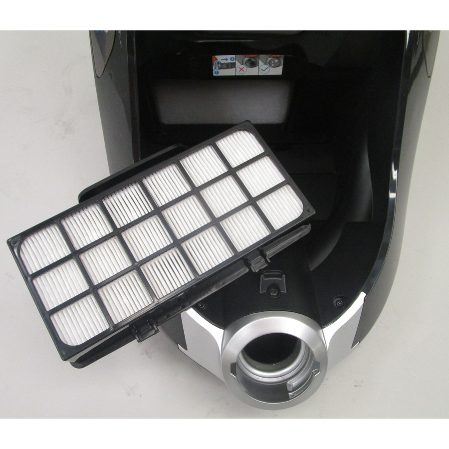 Rowenta YY4779FE Silence Force Cyclonic - Filtre sortie moteur sorti
