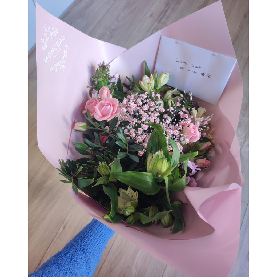 Monceaufleurs.com  - Livraison par un fleuriste à Paris.