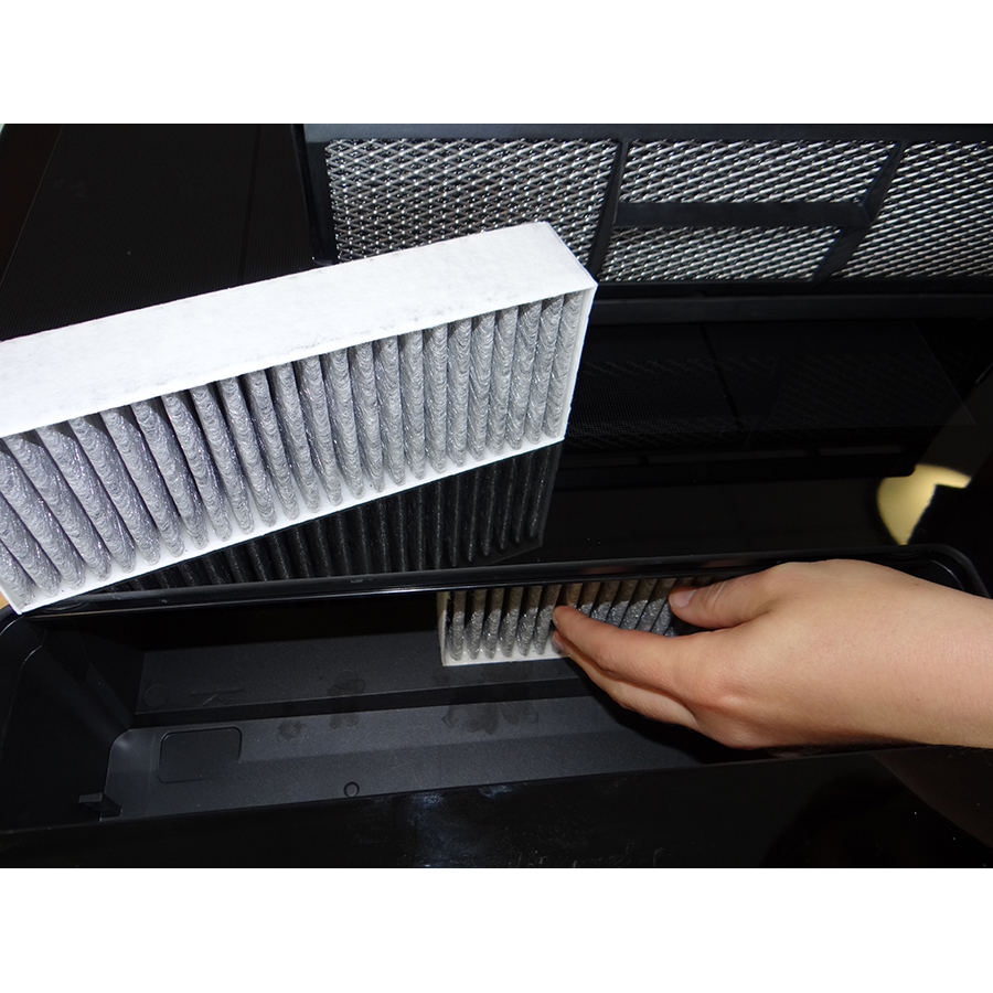 Siemens EX875LX67E Induction Air Plus - Changement du filtre à odeur