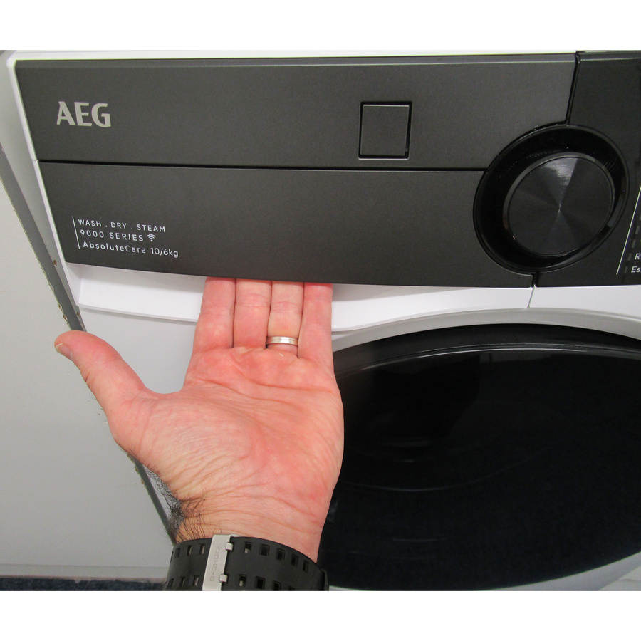 AEG LWR98B166X - Ouverture du tiroir à détergents