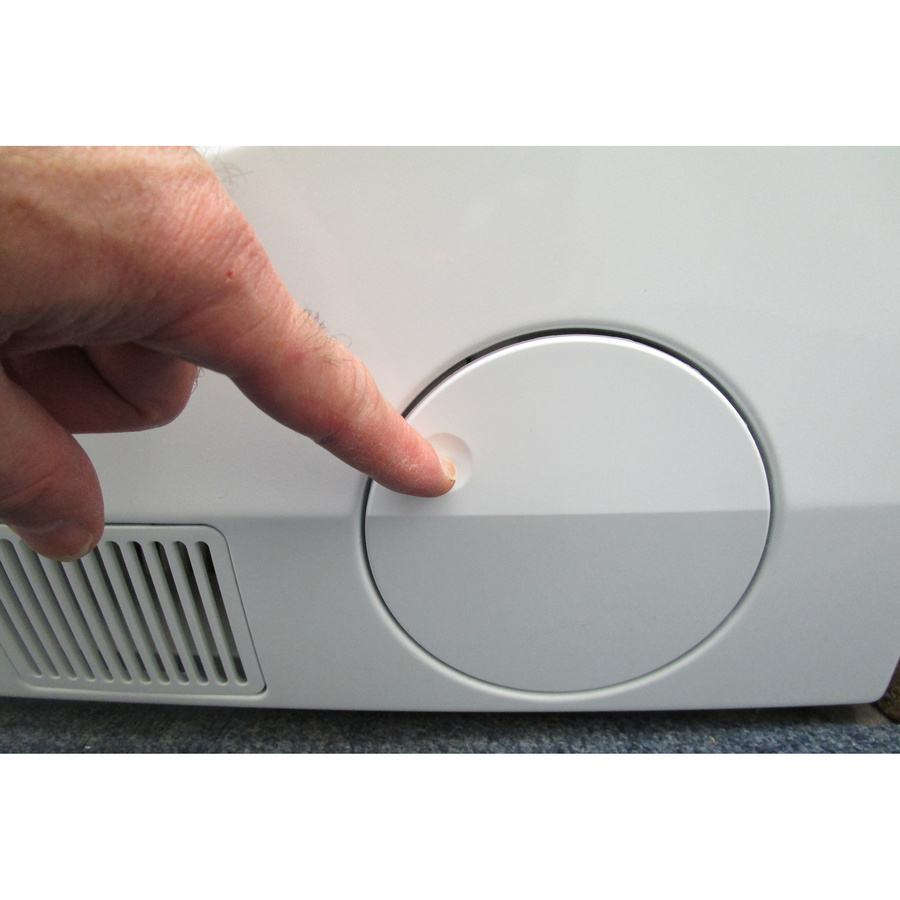 AEG LWR98C166X - Ouverture de la trappe du filtre de vidange