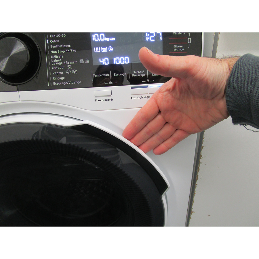 AEG LWR98C166X - Poignée d'ouverture du hublot