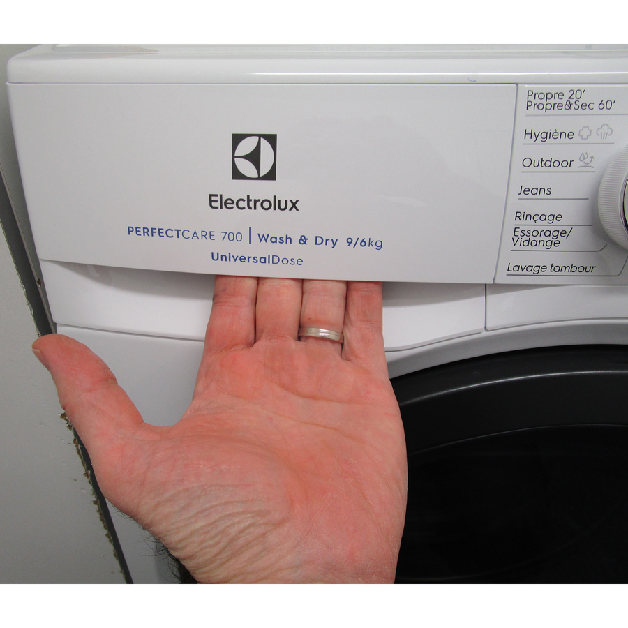 Electrolux EW7W3924SV - Ouverture du tiroir à détergents