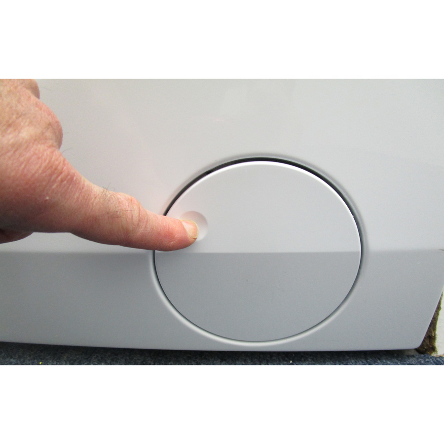 Electrolux EW7W4856SP - Ouverture de la trappe du filtre de vidange