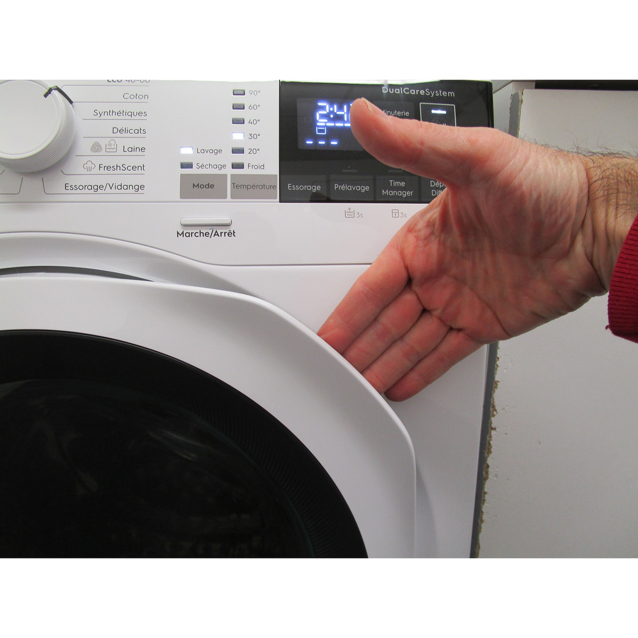 Electrolux EW7W4856SP - Poignée d'ouverture du hublot